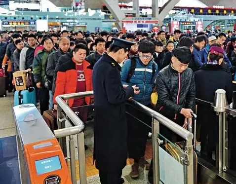 老鐵乘坐火車考察饅頭機(jī)