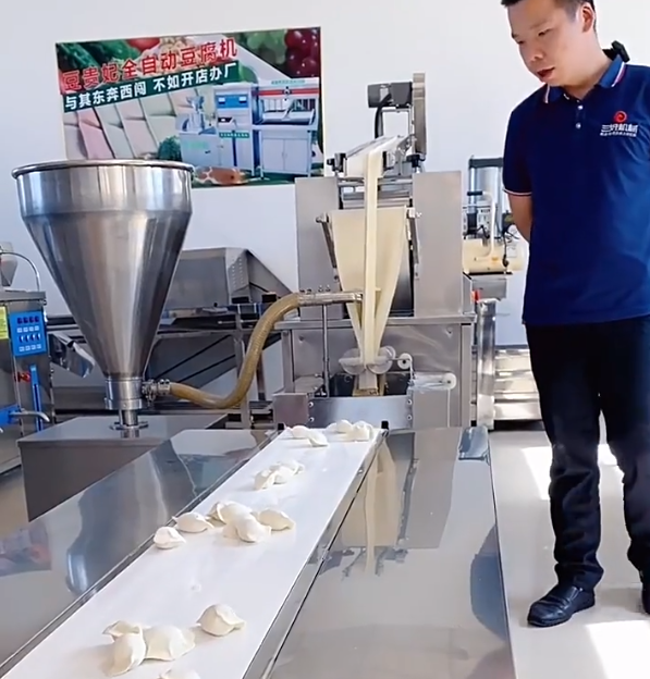 房地產大亨使用餃子機開餃子館？